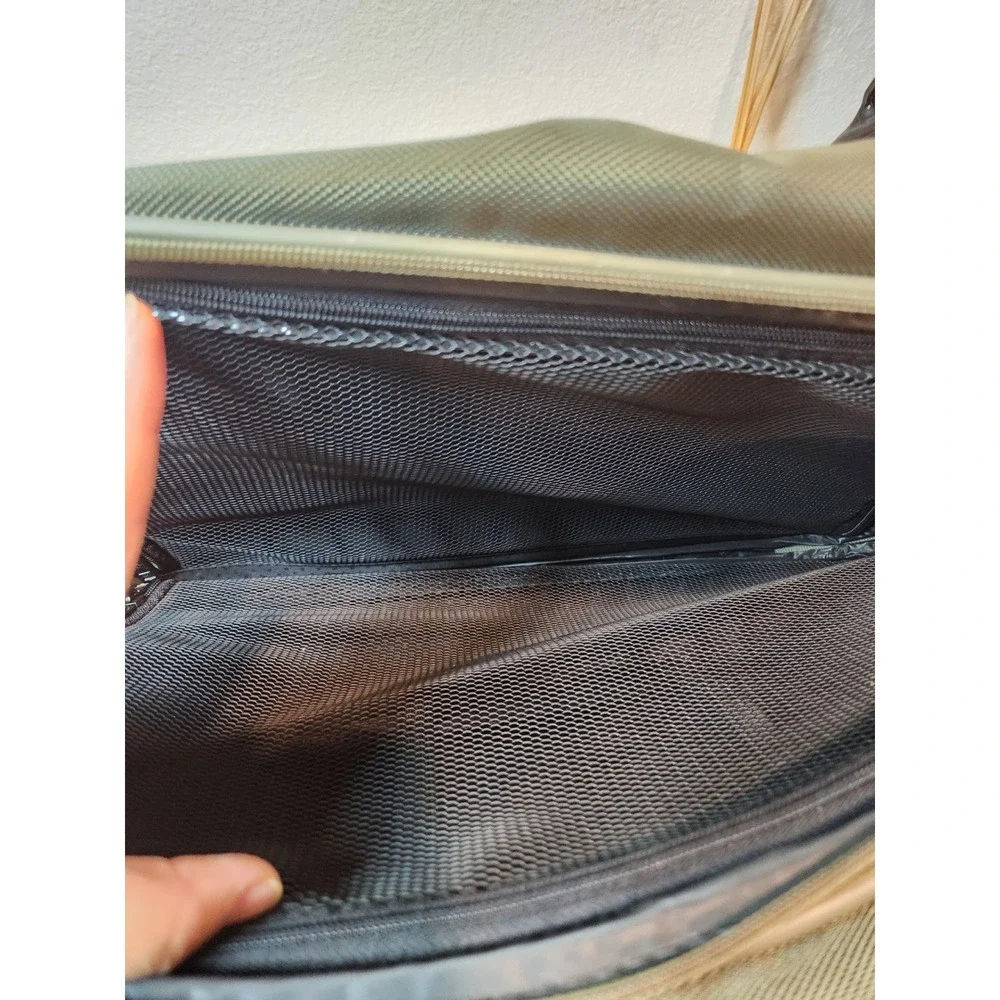 Samsonite Olive Green Travel Duffel Bag Carry-On Shoulder Strap Organizer‎